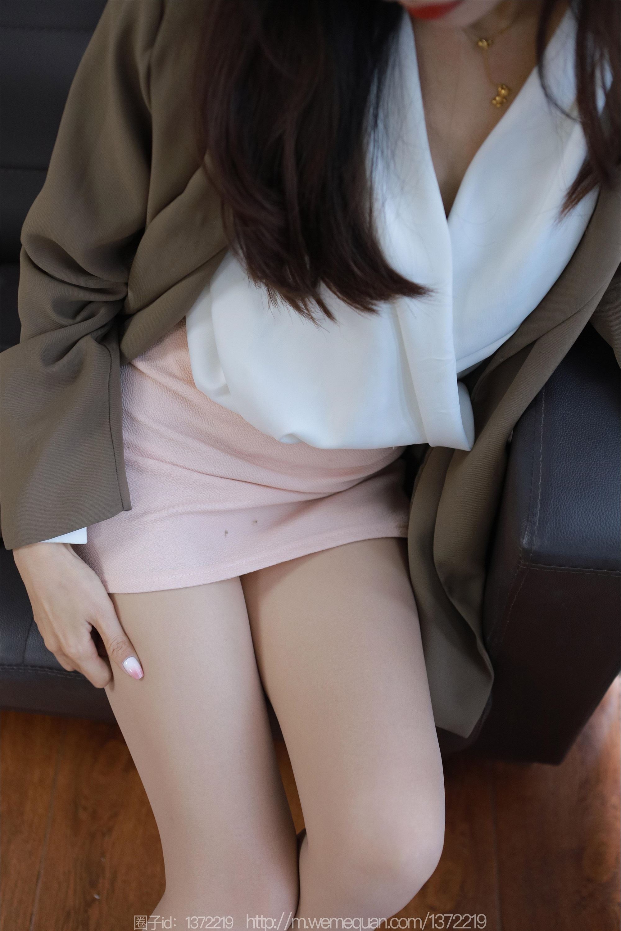 IESS异思趣向  2023.04.27 丝享家 1434 美子《橘色高跟肉丝》